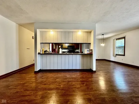 4860 Woodcrest Drive Columbus IN 47203