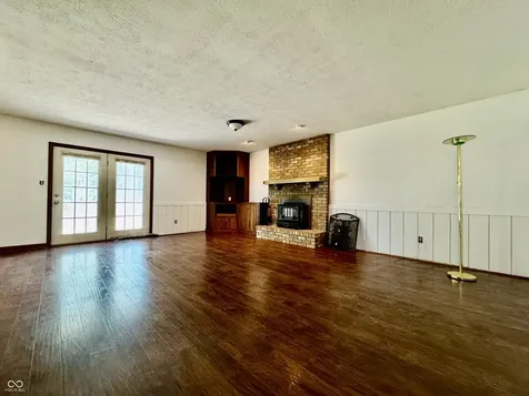 4860 Woodcrest Drive Columbus IN 47203