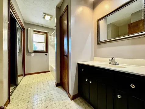 4860 Woodcrest Drive Columbus IN 47203
