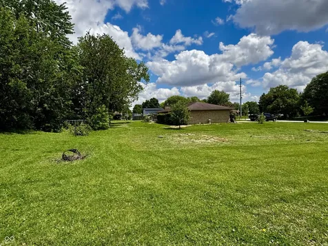 4860 Woodcrest Drive Columbus IN 47203