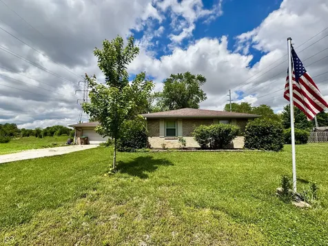 4860 Woodcrest Drive Columbus IN 47203