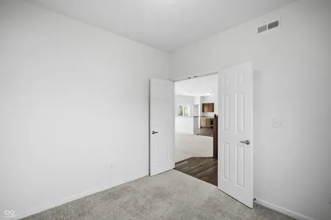 1937 Abbey Lane Columbus IN 47201