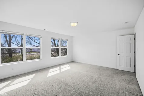 1937 Abbey Lane Columbus IN 47201