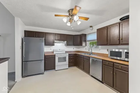 6433 Southern Lakes Drive N Indianapolis IN 46237
