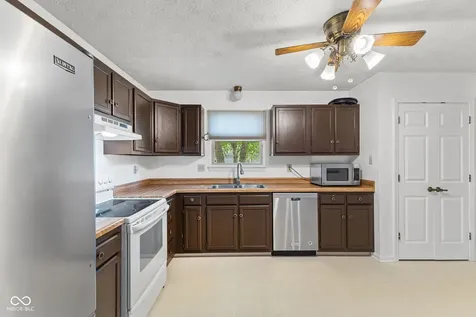 6433 Southern Lakes Drive N Indianapolis IN 46237