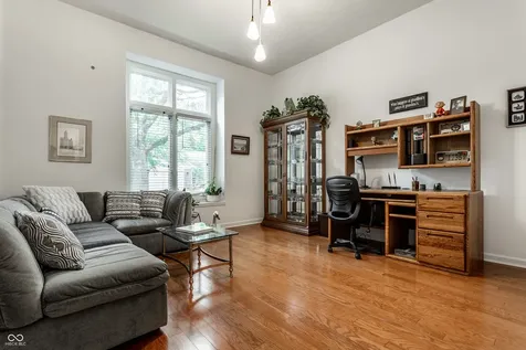 7853 Clearwater Parkway Indianapolis IN 46240