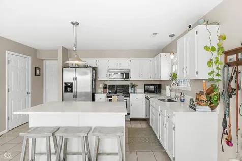 3699 Limelight Lane Whitestown IN 46075