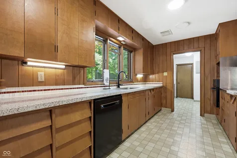 2888 W 44th Street Indianapolis IN 46228