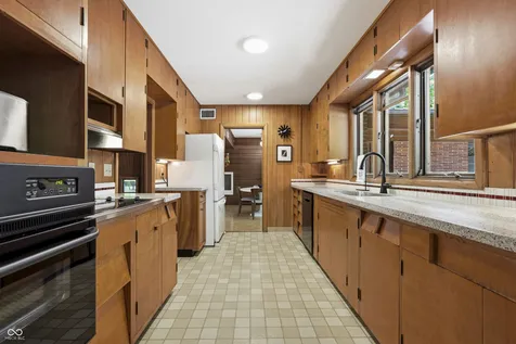 2888 W 44th Street Indianapolis IN 46228