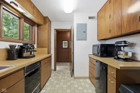 2888 W 44th Street Indianapolis IN 46228