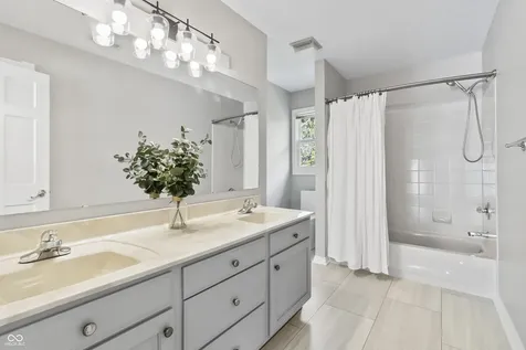 8646 Sturgeon Bay Lane Indianapolis IN 46236