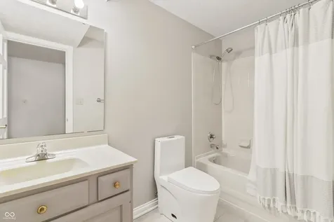 8646 Sturgeon Bay Lane Indianapolis IN 46236