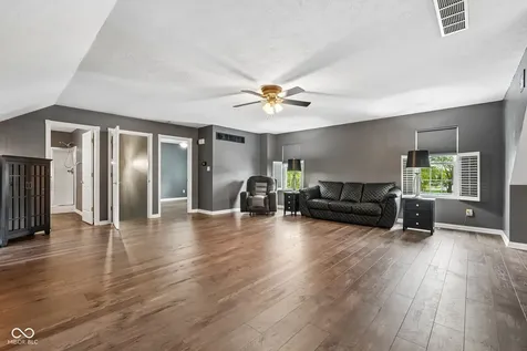 211 Whiteland Road Whiteland IN 46184