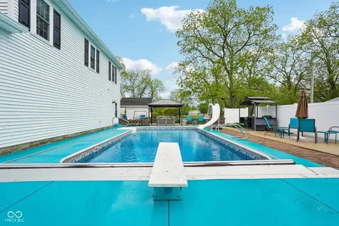 211 Whiteland Road Whiteland IN 46184