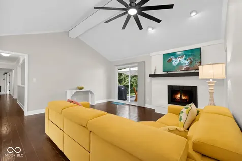 220 Governors Lane Zionsville IN 46077