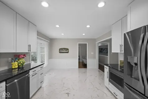 220 Governors Lane Zionsville IN 46077