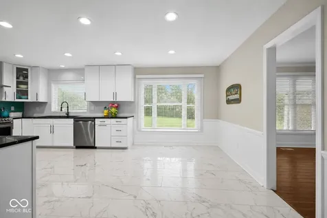 220 Governors Lane Zionsville IN 46077