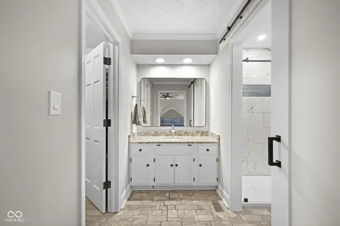 220 Governors Lane Zionsville IN 46077