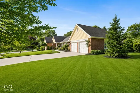 220 Governors Lane Zionsville IN 46077