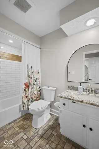 220 Governors Lane Zionsville IN 46077