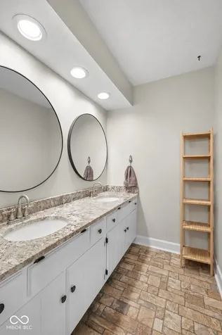 220 Governors Lane Zionsville IN 46077