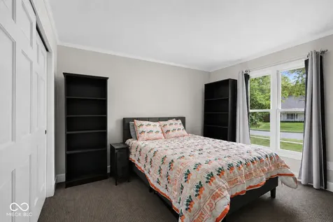 220 Governors Lane Zionsville IN 46077