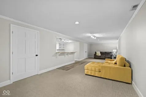 220 Governors Lane Zionsville IN 46077