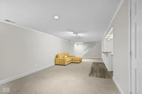 220 Governors Lane Zionsville IN 46077