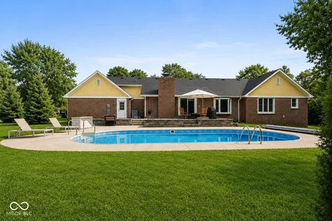 220 Governors Lane Zionsville IN 46077