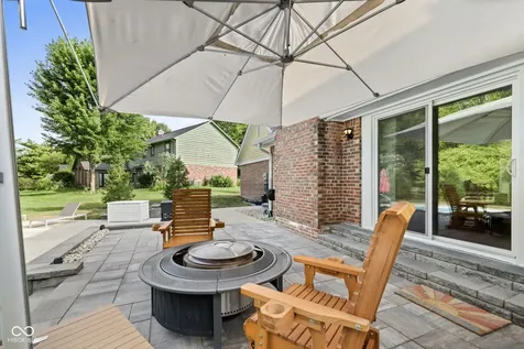 220 Governors Lane Zionsville IN 46077
