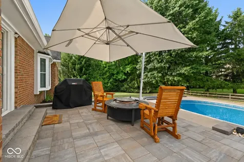 220 Governors Lane Zionsville IN 46077