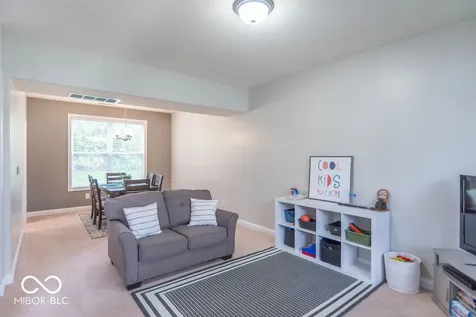 715 Hohlier Lane Avon IN 46123