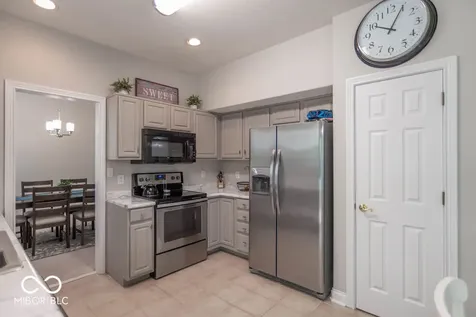 715 Hohlier Lane Avon IN 46123