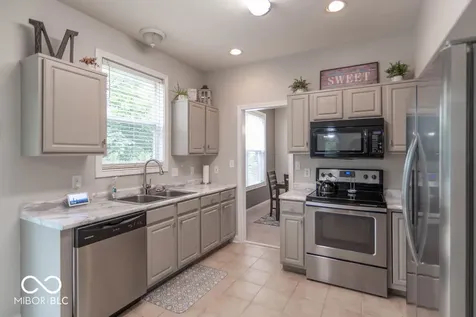 715 Hohlier Lane Avon IN 46123