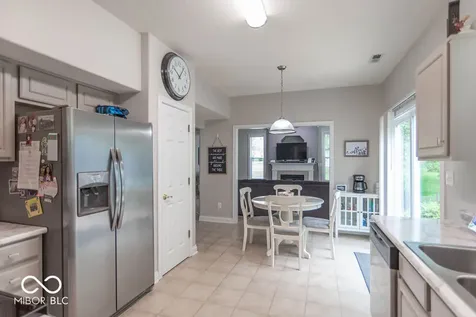 715 Hohlier Lane Avon IN 46123
