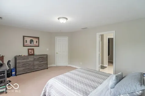 715 Hohlier Lane Avon IN 46123