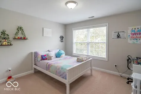 715 Hohlier Lane Avon IN 46123
