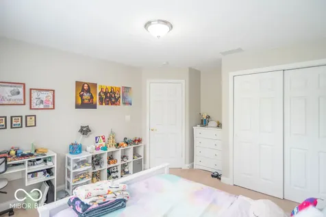 715 Hohlier Lane Avon IN 46123