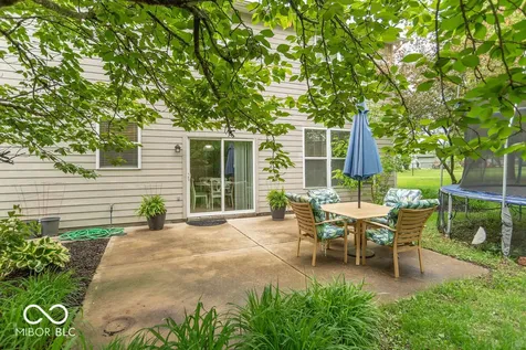 715 Hohlier Lane Avon IN 46123