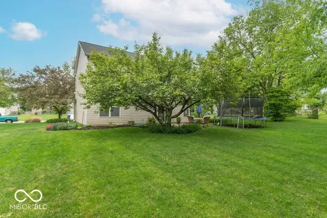 715 Hohlier Lane Avon IN 46123