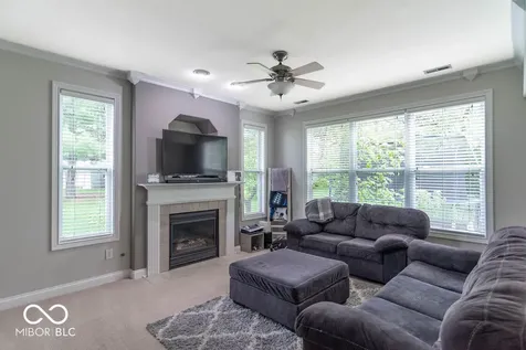 715 Hohlier Lane Avon IN 46123