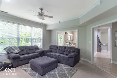 715 Hohlier Lane Avon IN 46123