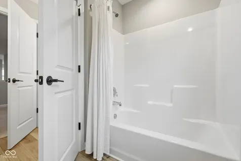 6870 Hidden Meadow Pass Mccordsville IN 46055