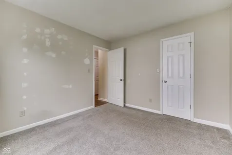 1136 Paradise Way N Greenwood IN 46143