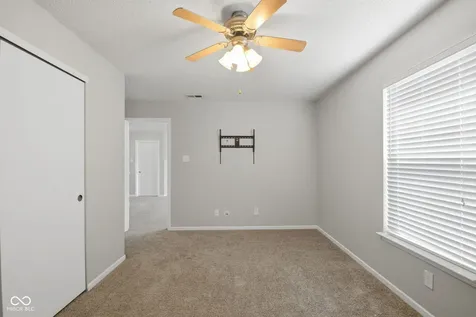 987 Rosemary Circle Greenfield IN 46140