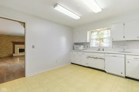 6829 Willoughby Court Indianapolis IN 46214