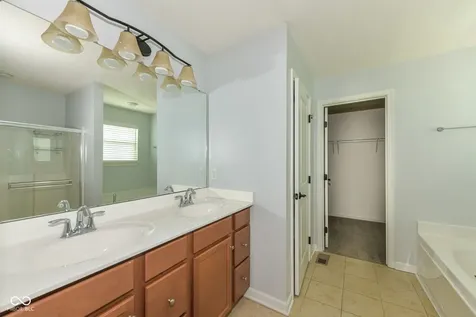 11946 Eaglerun Way Zionsville IN 46077