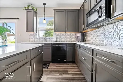 5830 W Glenview Drive Mccordsville IN 46055
