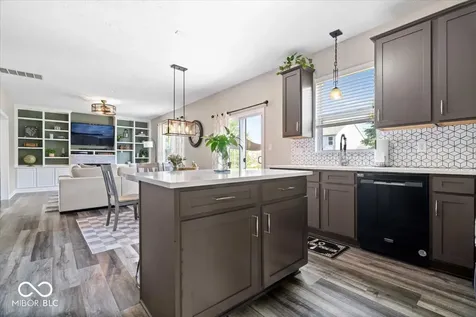 5830 W Glenview Drive Mccordsville IN 46055