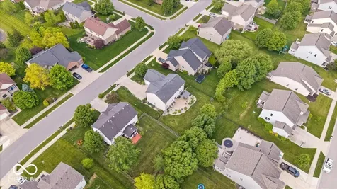 5830 W Glenview Drive Mccordsville IN 46055